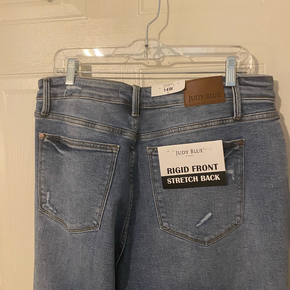 Judy Blue High-Rise Dad Jean Distressed Cris Cross
Waistband Light Wash - Picture 11 of 16